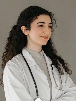 Фото врача Набиева Зарина Рустамовна